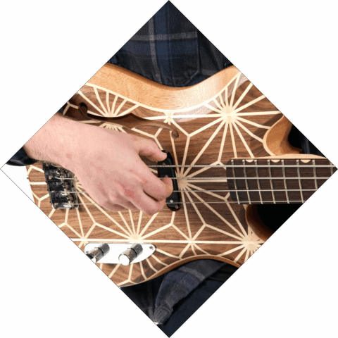 Een houten gitaar